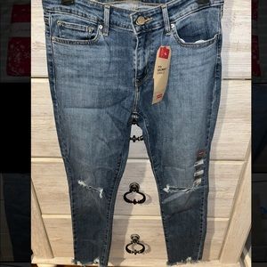 New Levi’s 711 Skinny Ankle Jeans.